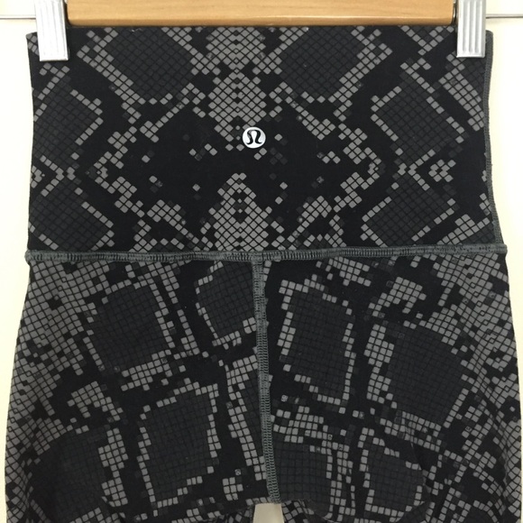 LULULEMON Hi-Rise Wunder Under Snake Leggings - Picture 9 of 13